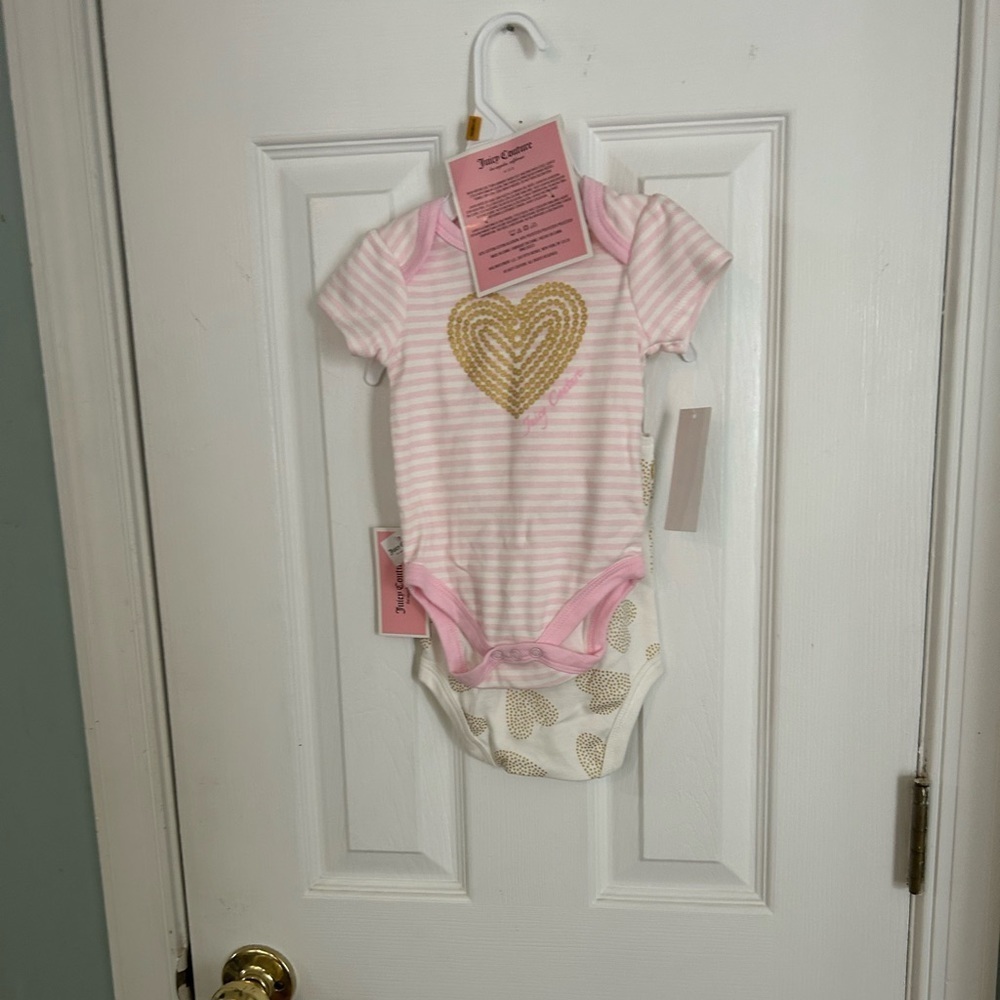 Juicy Couture Baby Girl 2 Piece Bodysuit Set

~ Pink, Ivory & Gold